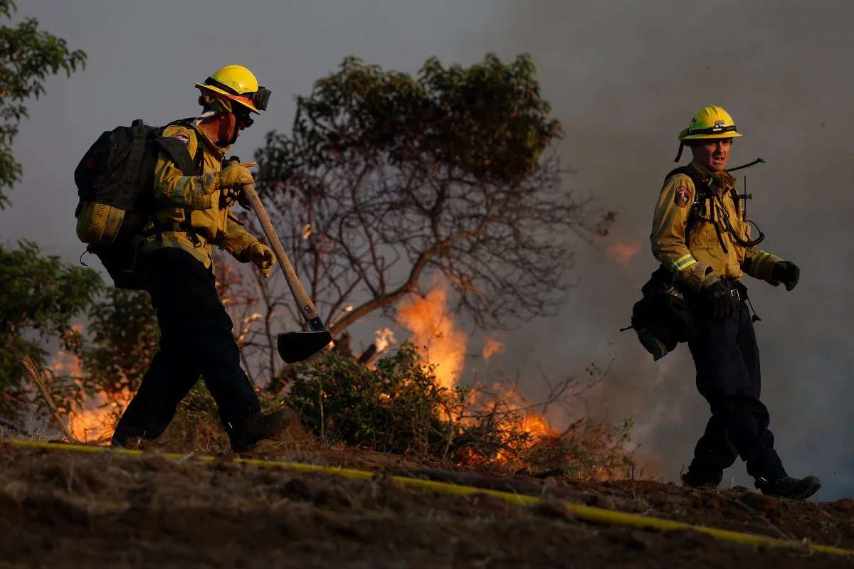 Sandy Fire Forces 17,000 Evacuations in Southern California