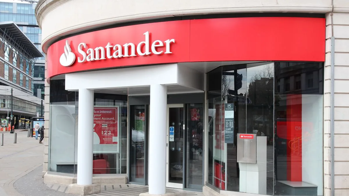 Santander Offers £180 Cash Plus £30 Amazon Voucher for Switching