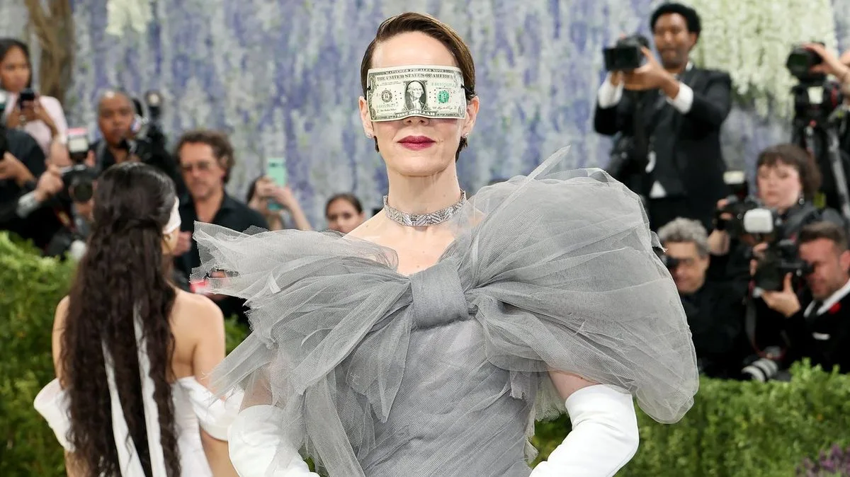 Sarah Paulson's Met Gala Dollar Mask Sparks Debate