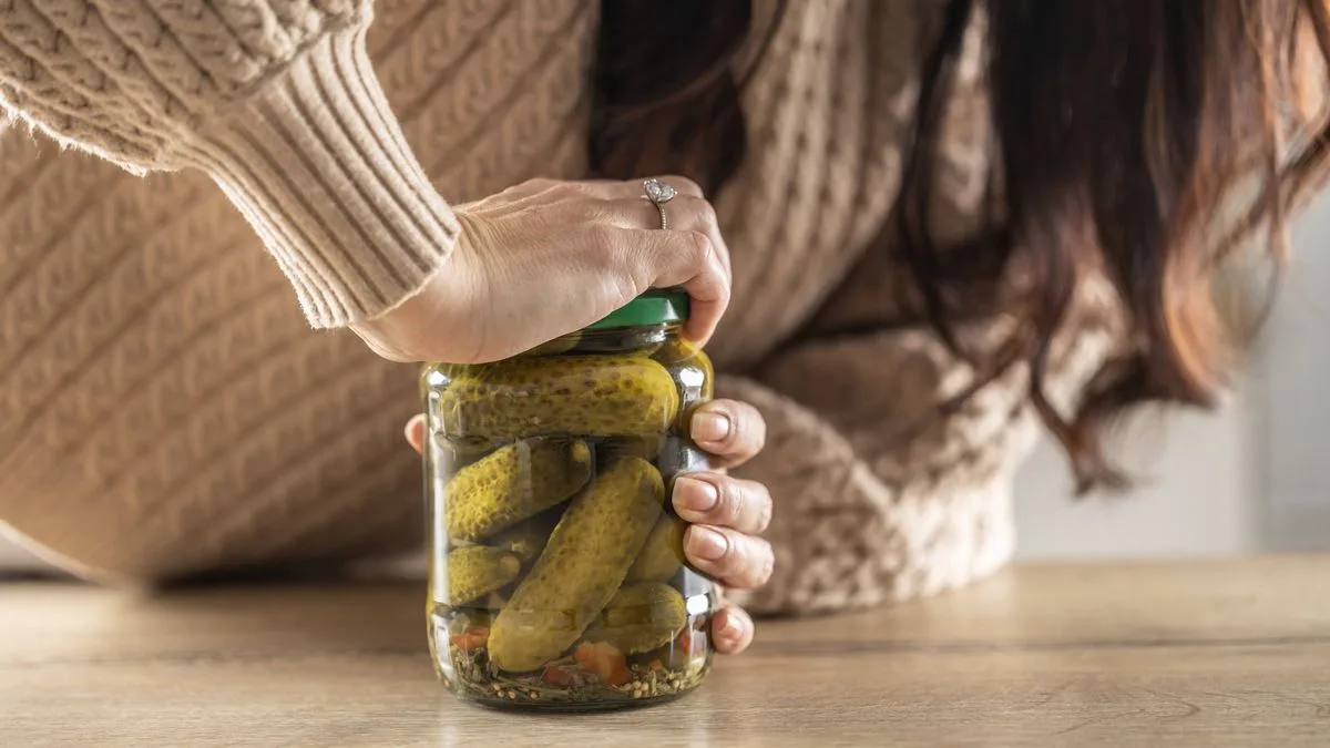 Forced Exhalation Technique Opens Stubborn Jars, Says Mathematician