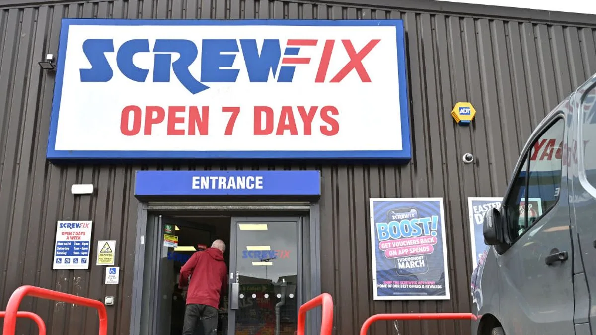 Screwfix £11 Dehumidifier Praised for Banishing Condensation and Mould