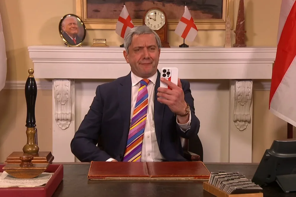 Serafinowicz Portrays Farage as PM in SNL UK Skit