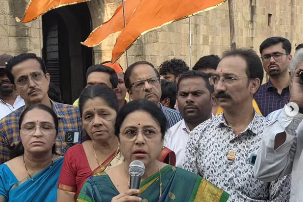 BJP MP Medha Kulkarni Sparks Row by 'Purifying' Shaniwarwada Fort with Cow Dung and Urine After Muslim Prayers