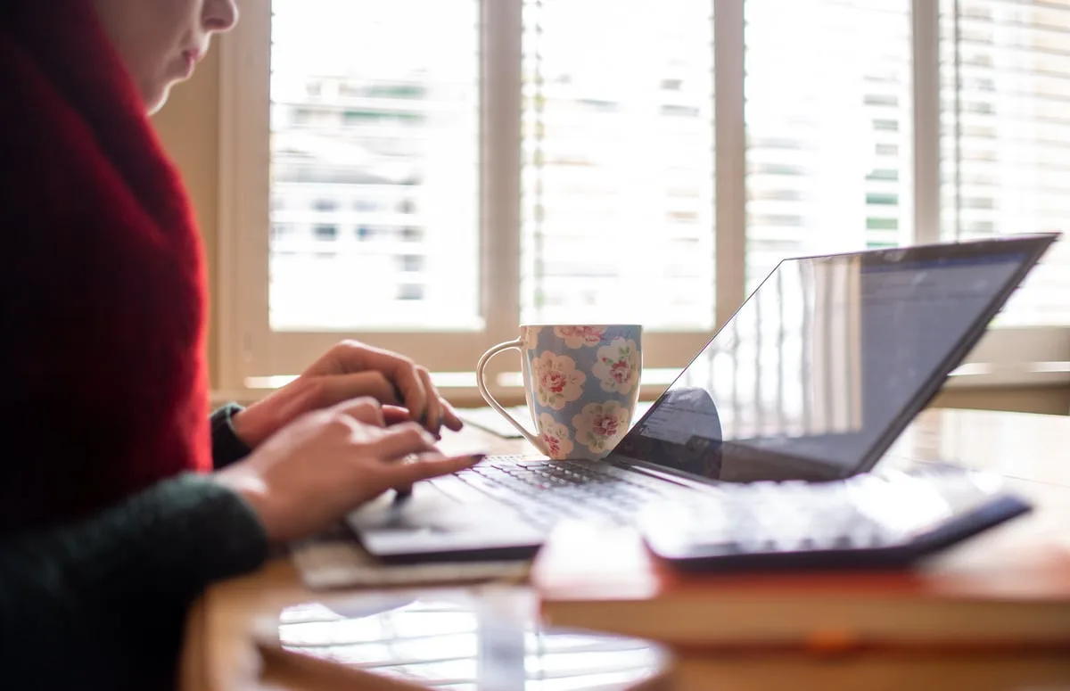 Sickfluencers and AI Exploit UK Benefits System