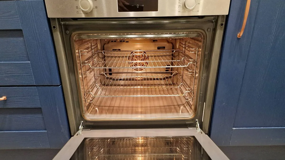 Simple Habit 'Most Effective' Way to Clean Oven and Keep It Clean