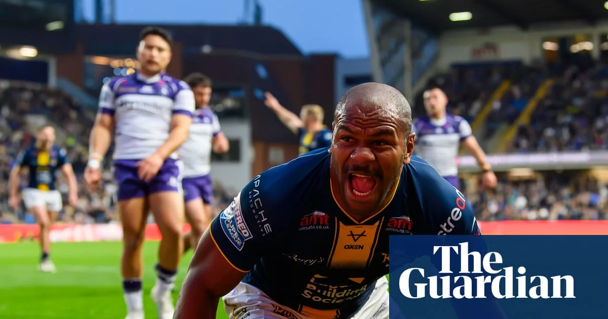 Sivo Hat-Trick Keeps Leeds on Top Over Wakefield