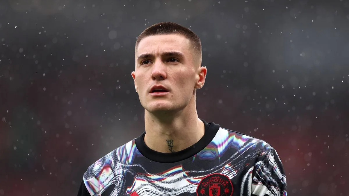 Slovenia Boss Questions Manchester United's Handling of Benjamin Sesko