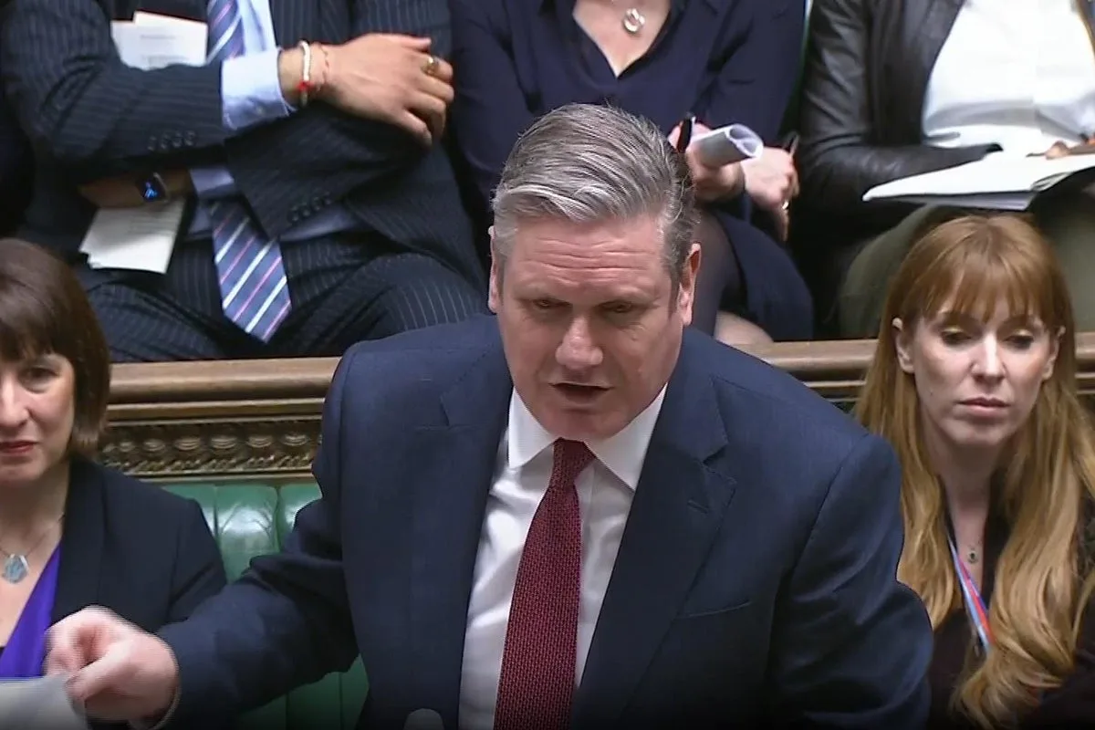 Starmer Accuses Tories of 'Dancing to Tune' Set by Farage
