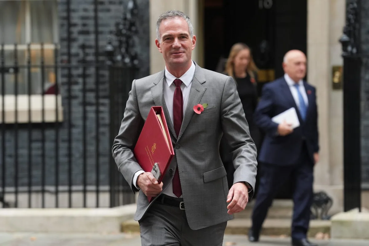 No Immediate Plans for Social Media Ban for Under-16s, Says Minister