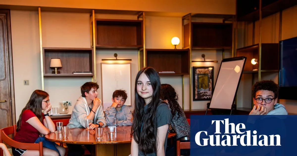 UK Teens Split on Under-16 Social Media Ban as Government Considers Crackdown