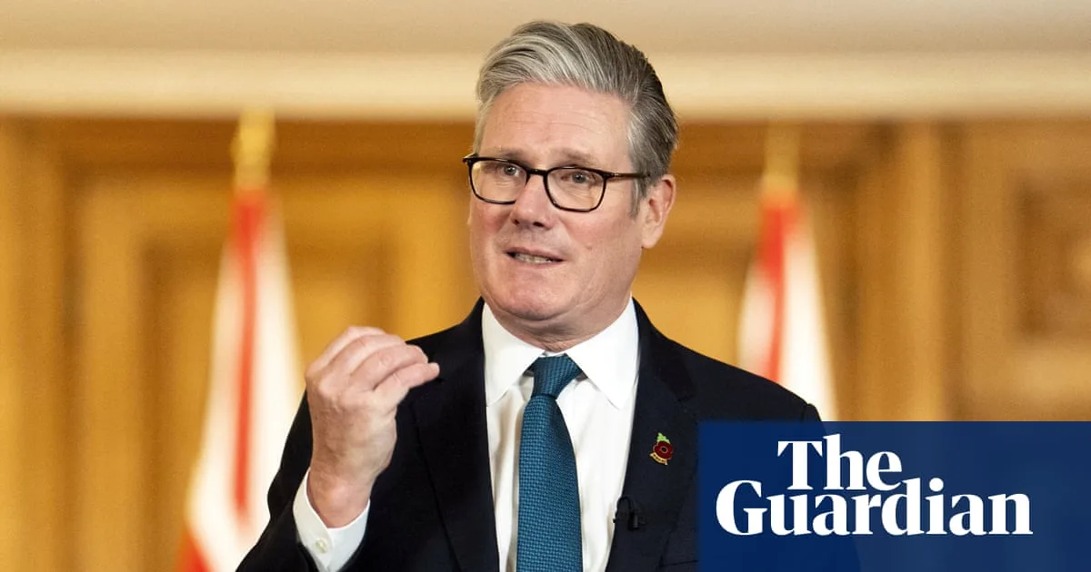 Starmer Defends UK's Green Economy Plans Ahead of Cop30