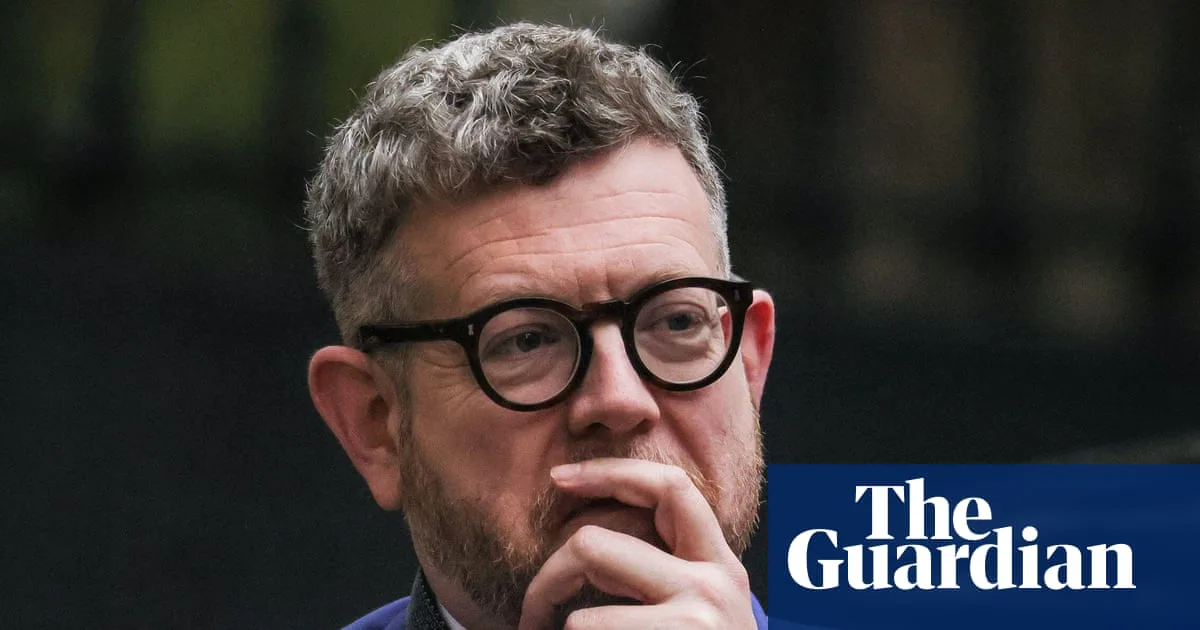 Starmer Aide Suspended Over Links to Sex Offender