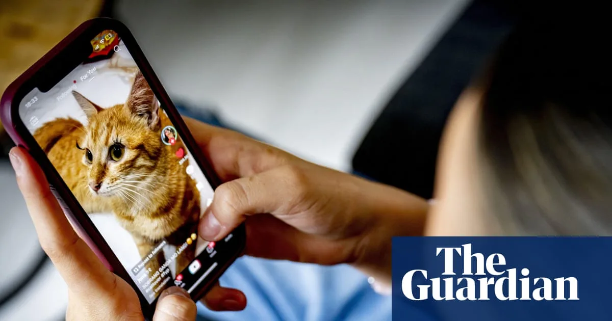 Campaigners Urge Starmer to Limit Social Media Ban for Under-16s to Unsafe Apps