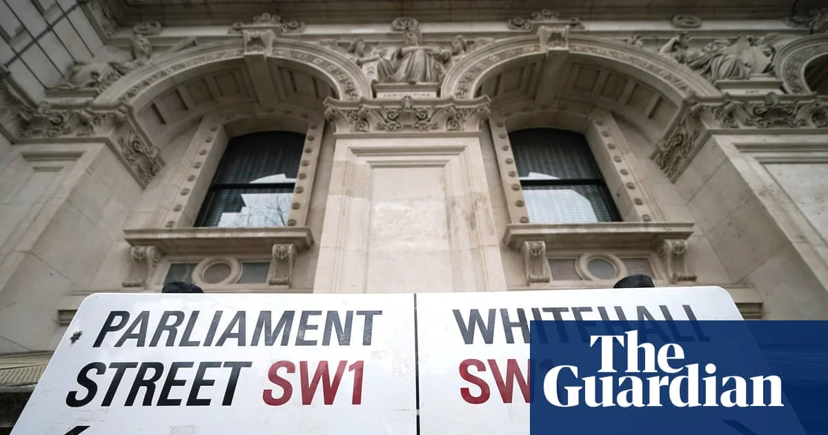 Starmer's Civil Service Crisis: Worst Relations Warning