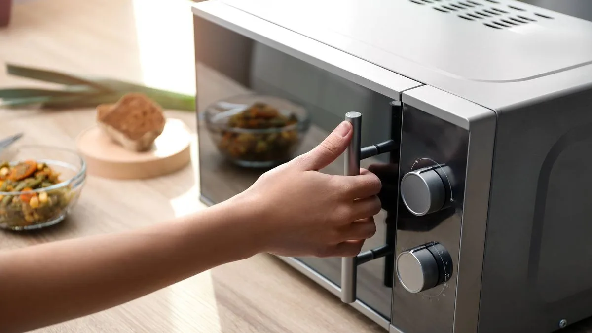 Cut bills by £630 with '10pm phantom load rule'