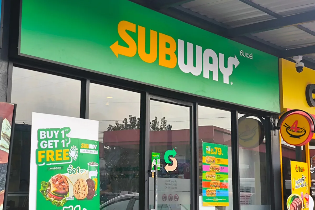 Subway closes 729 US stores as chain shrinks for 10th year
