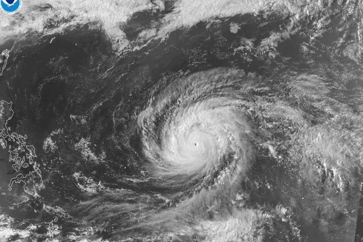 Super Typhoon Sinlaku Threatens US Pacific Islands with Destructive Winds