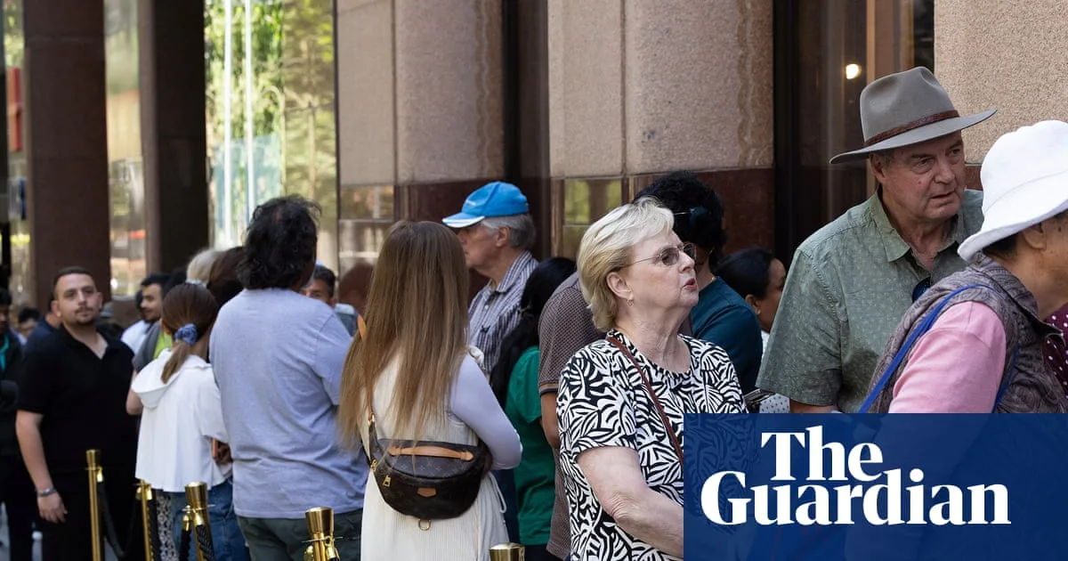 Gold Rush: Sydney Investors Queue for Hours as Prices Surge