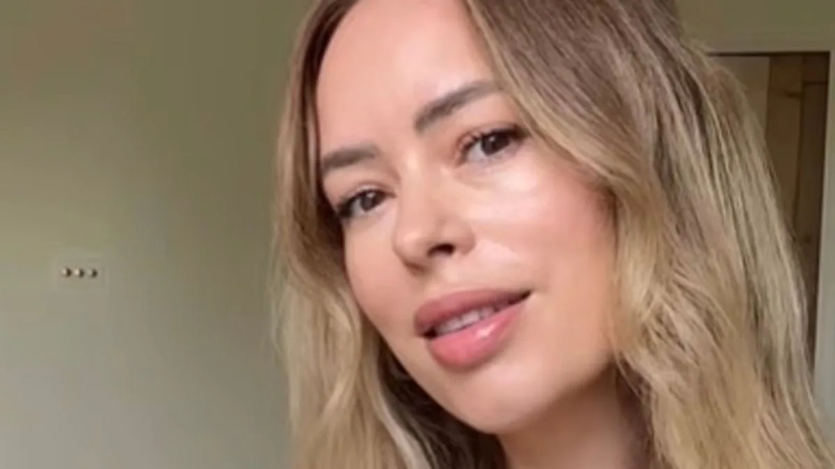Tanya Burr Expecting Second Child, Shows Baby Bump