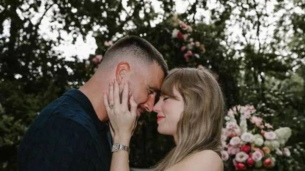 Debenhams Watch With 93% Off Looks Similar to Taylor Swift's £20k Cartier