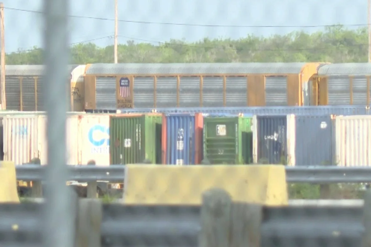 Teen Among Six Migrants Dead in Texas Shipping Container