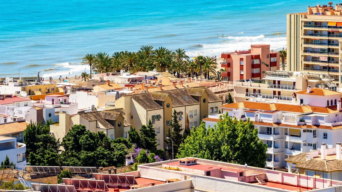 Teen Girl Jumps from Balcony to Escape Alleged Sexual Assault in Costa del Sol