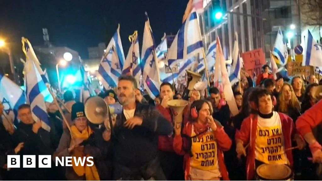 Tel Aviv Protesters Demand Netanyahu Resign Amid Ongoing War