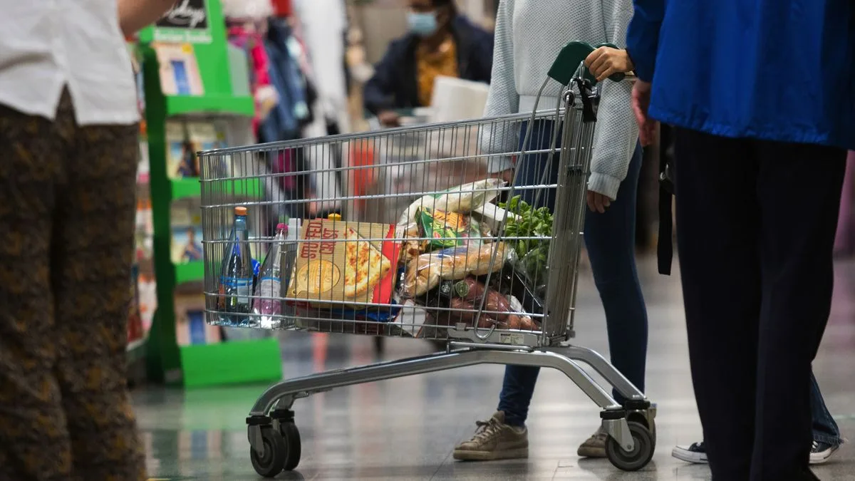 Supermarkets Forced to Remove Junk Food from Entrances and Checkouts
