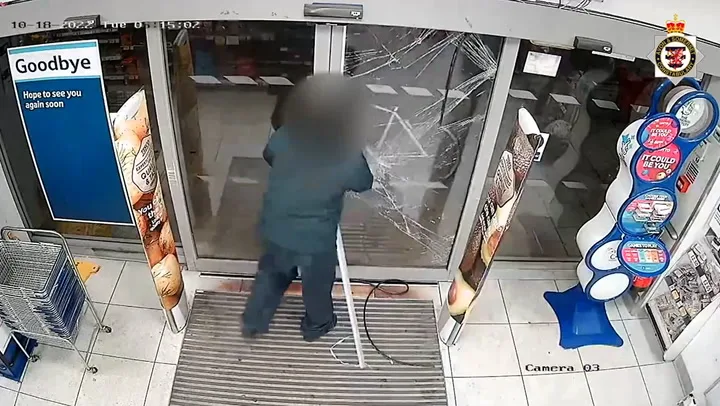 Tesco Staff Show Bravery Confronting Knife Wielding Robber