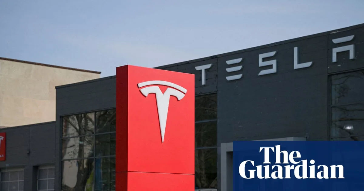 Tesla Revenue Falls for First Time as Musk Bets Billions on AI