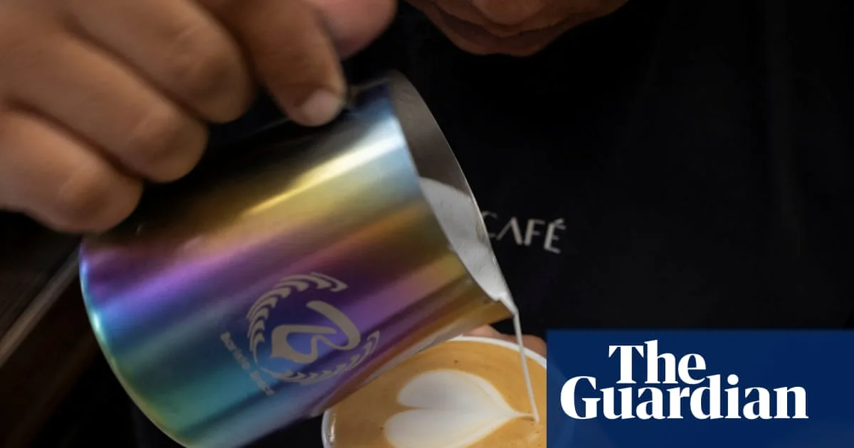 Two to Three Teas or Coffees Daily Linked to Lower Dementia Risk, Study Finds
