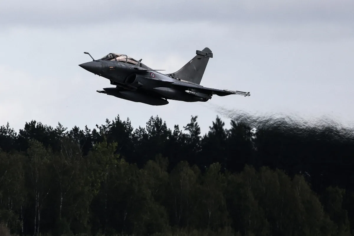 Thunderbird Pilot Ejects Safely Before F-16C Crash in California Desert
