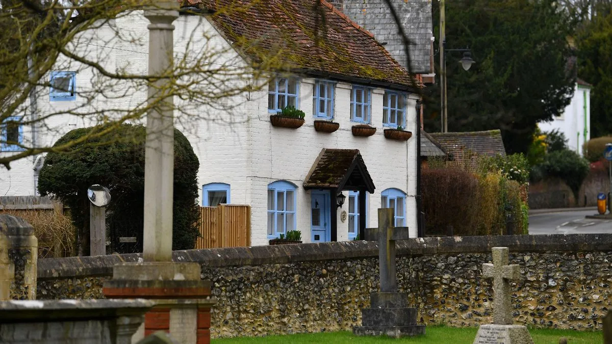 The Secret Celebrity Haven: Inside the Idyllic Village Where Kate Middleton Grew Up