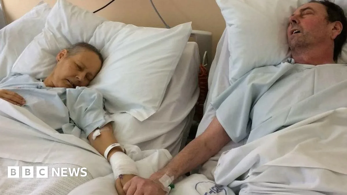 Couple Die of Cancer Days Apart, Final Photo Shows Them Holding Hands