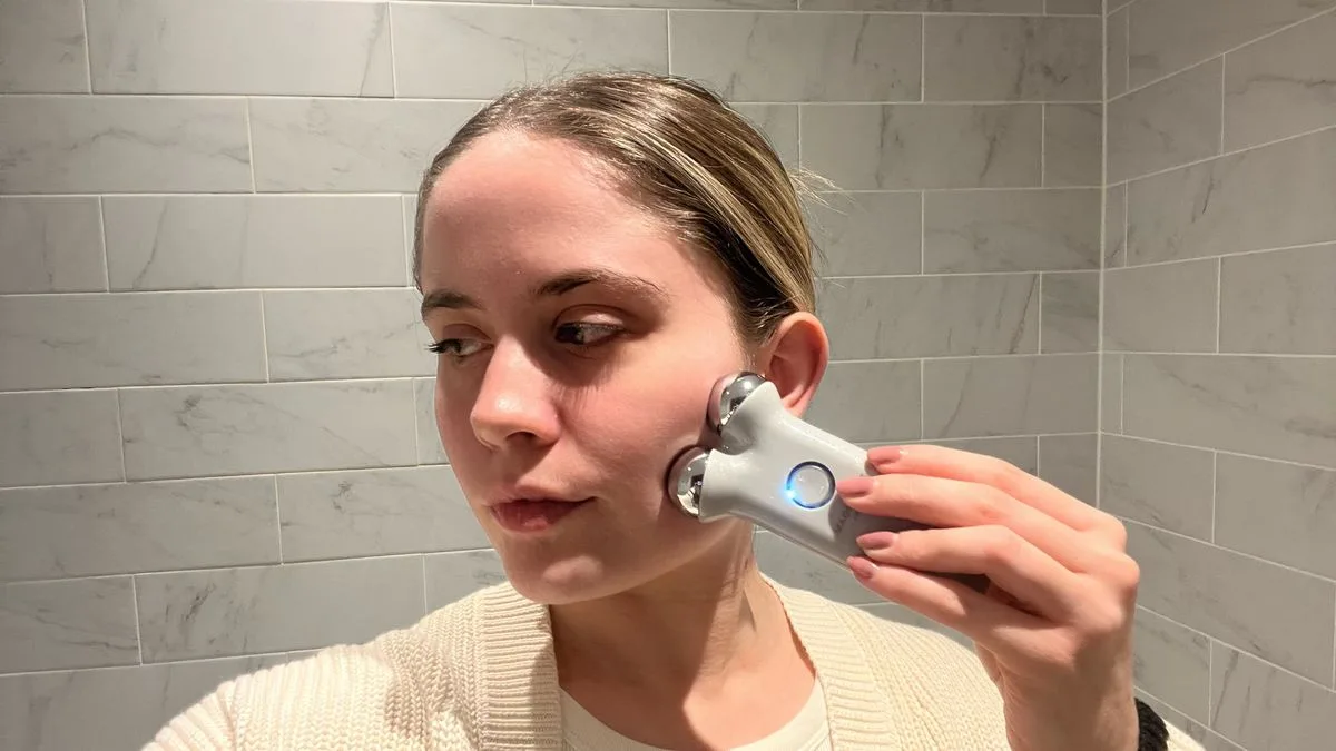 Top 3 Face Sculpting Devices Under £100 For Acne And Ageing