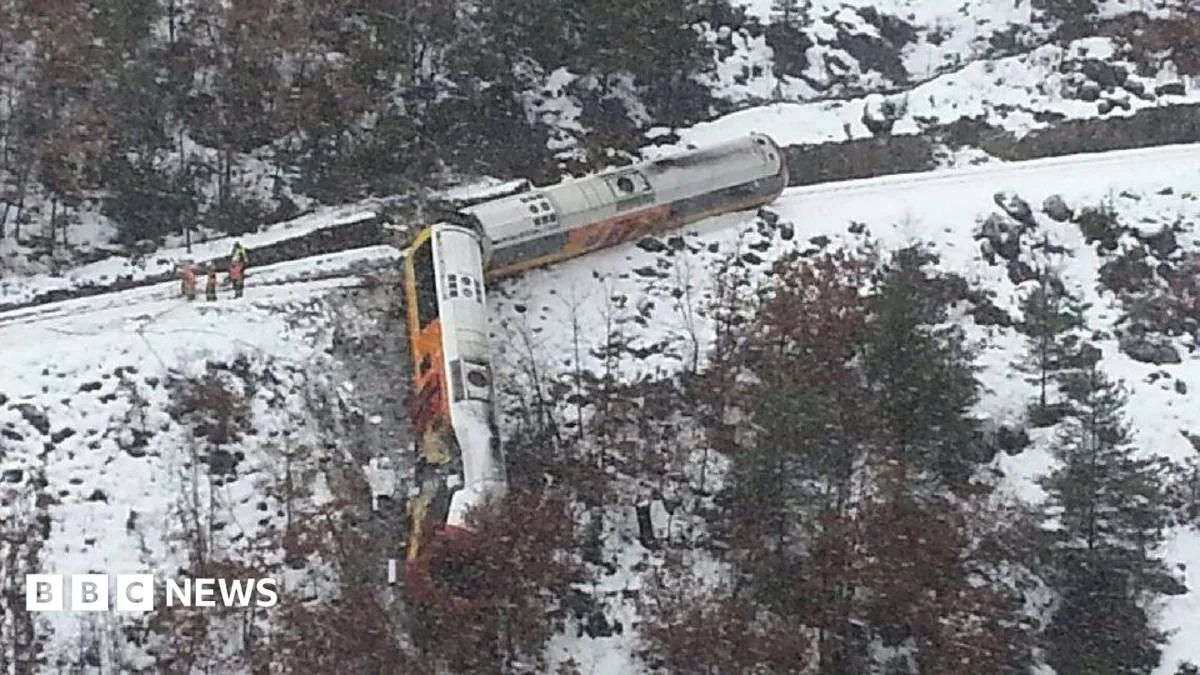 Fatal Rock Derails Tourist Train in French Alps