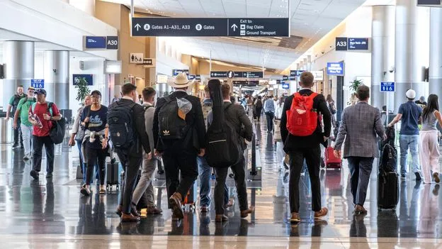 US Government Shutdown: TSA Staff Work Without Pay, Causing Airport Delays