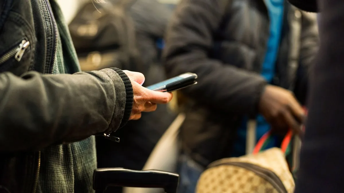 Man Pleads Guilty to London Underground SMS Blaster Scam Plot