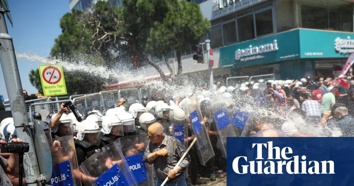 Turkish Police Storm Opposition Party HQ in Clash
