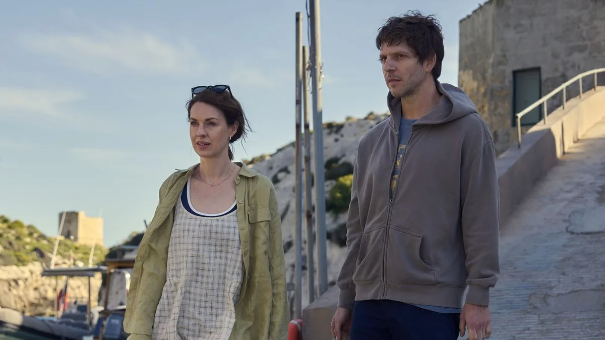 Two Weeks In August Cast Reveals Hidden Detail In Opening Scene