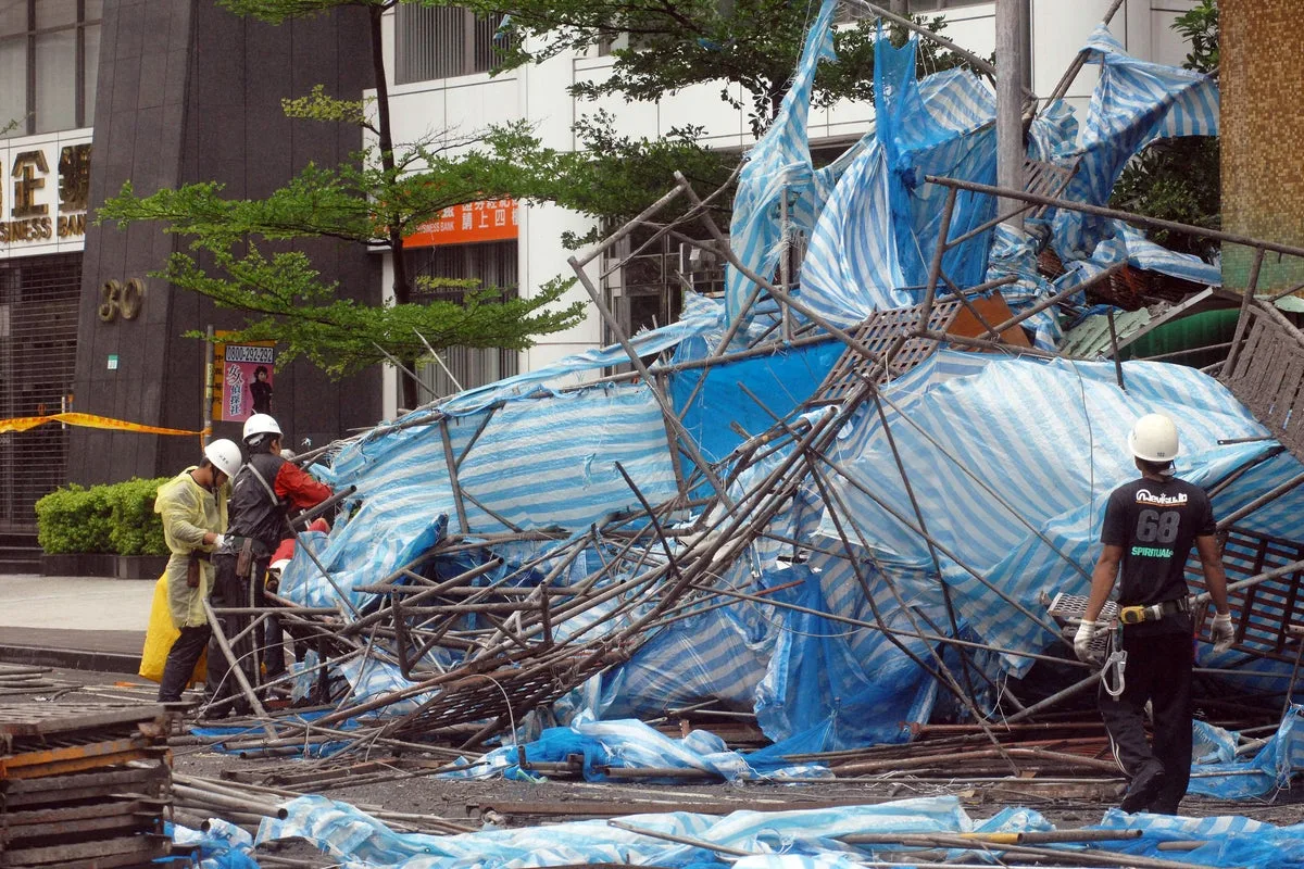 Tropical Storm Jangmi Leaves Thousands Without Power in Japan