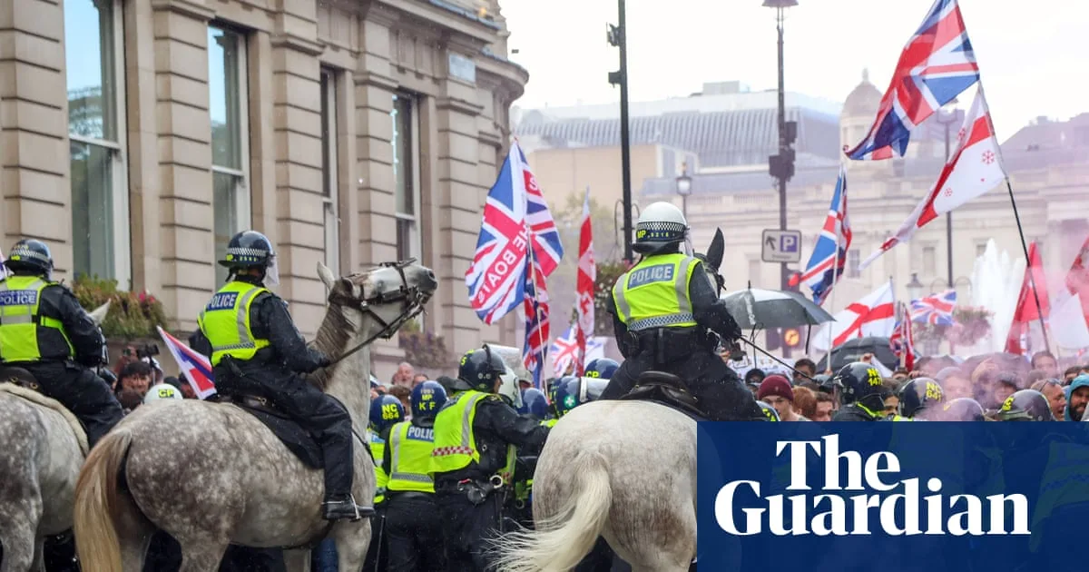 UK Blocks 11 Far-Right Activists Ahead of Tommy Robinson Rally