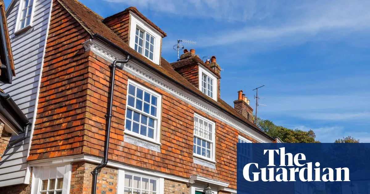 UK House Prices Dip 0.6% in May, First Fall of 2026
