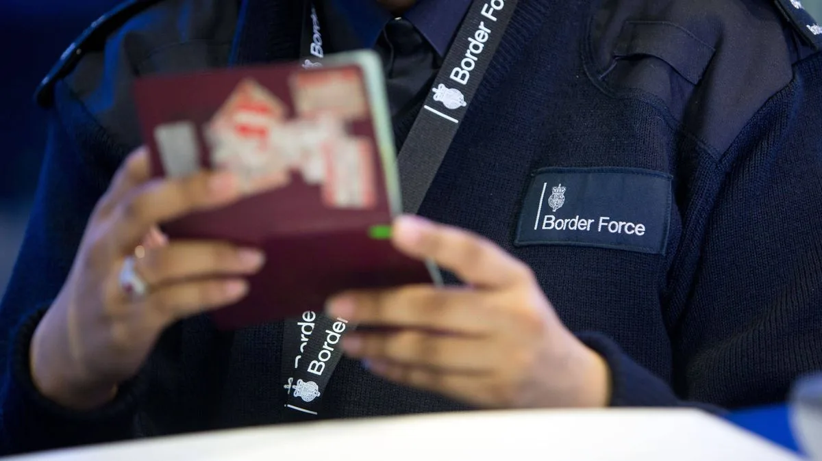 UK Net Migration Falls Below 200,000 for First Time Since Covid