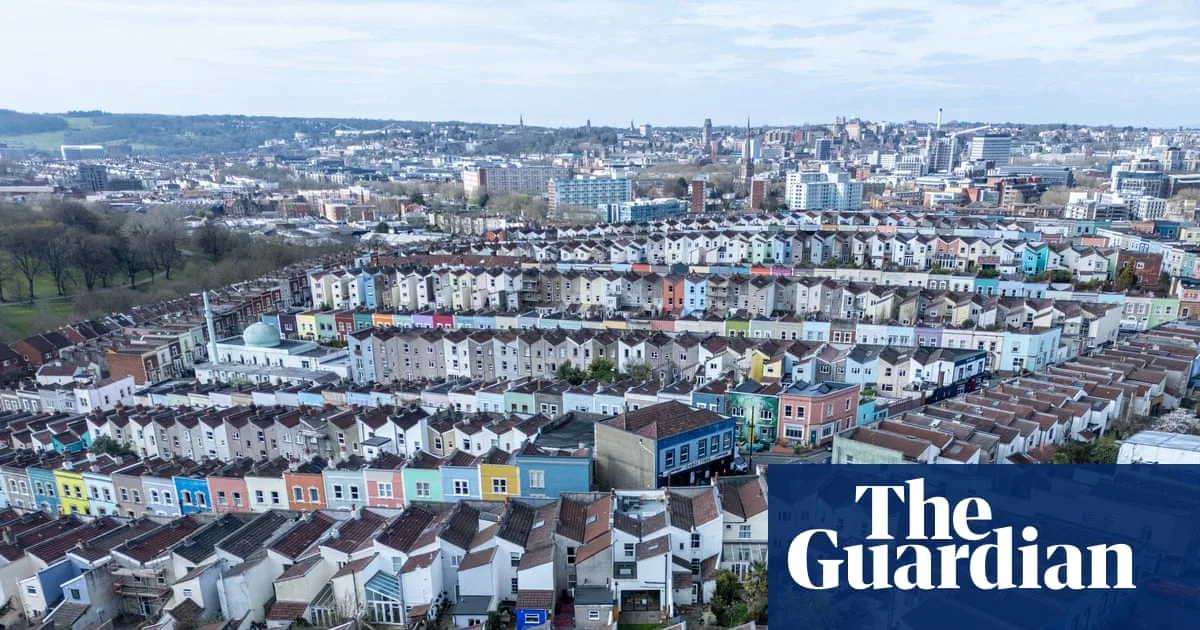 UK House Price Growth Halves Amid Middle East Conflict Fallout
