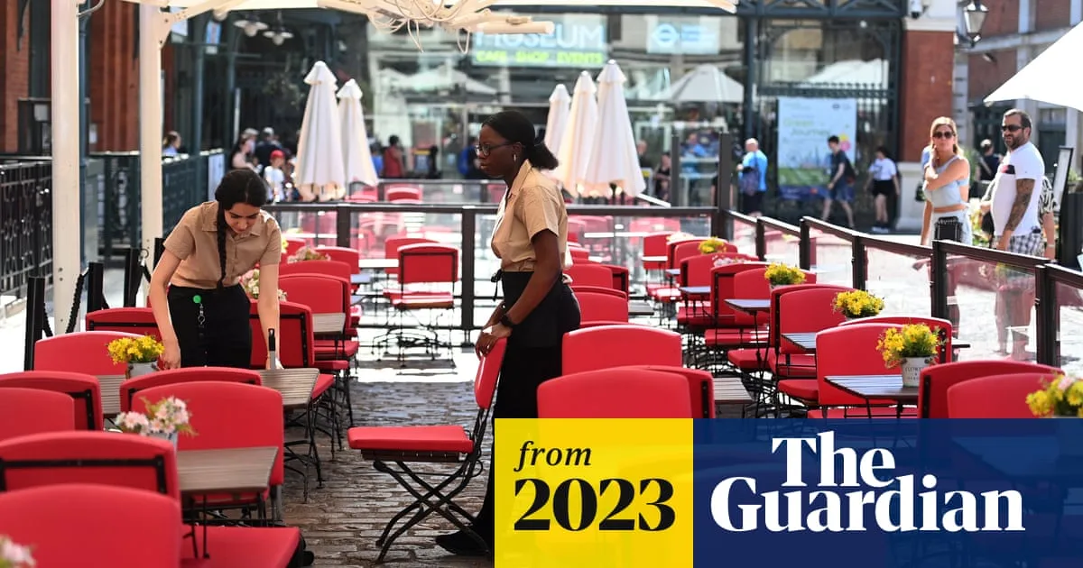 UK Pubs and Restaurants Cut Winter Hours to Weather ‘Perfect Storm’