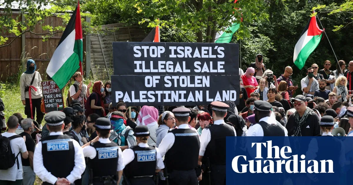 Police Arrest 14 at Rival Protests Over Israeli Property Event in London Synagogue