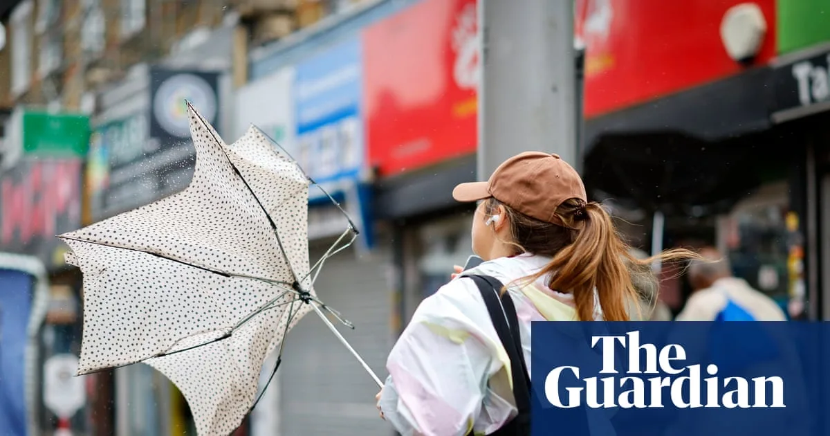 UK Weather Warning: 80mph Winds and Heavy Rain Forecast for Weekend