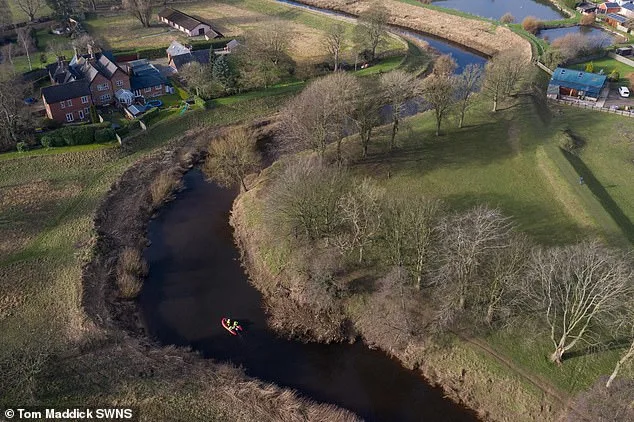 Private Diving Expert Joins Search for Missing Nicola Bulley, Says 'Something's Not Right'