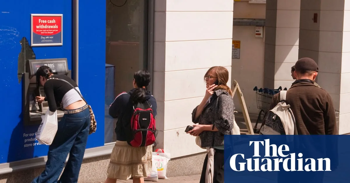 To Hoard or Not to Hoard? UK Consumers on the Pros and Cons of Cash
